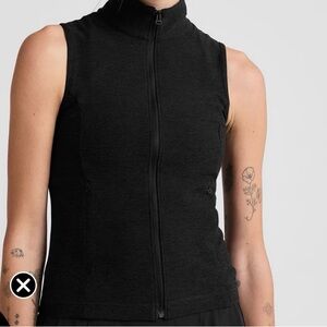 Beyond Yoga fitted vest Size S